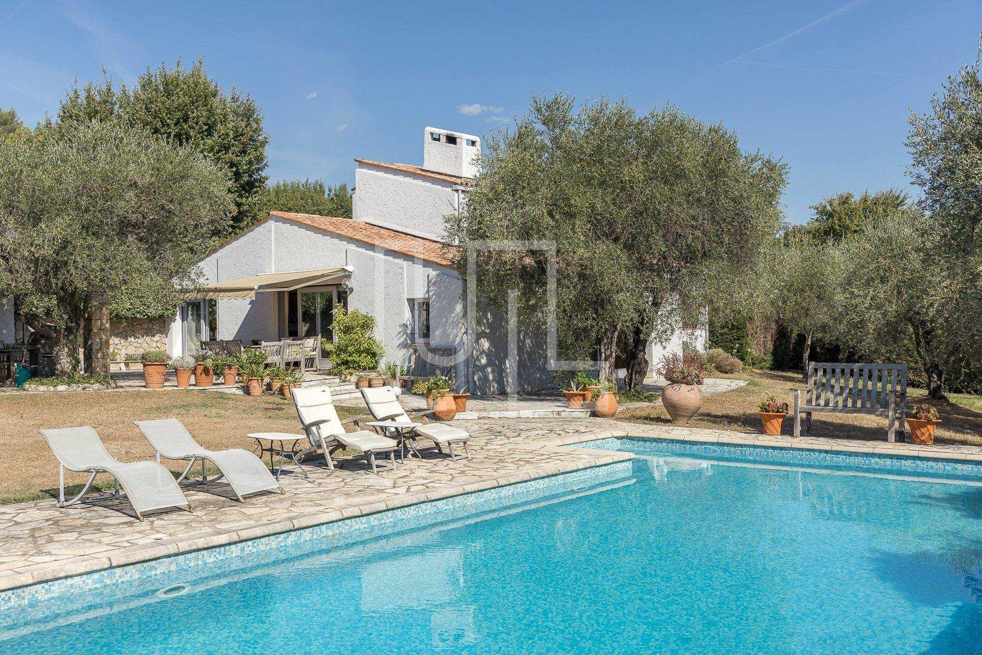 Huis in Chateauneuf-Grasse, Provence-Alpes-Côte d'Azur 10772660