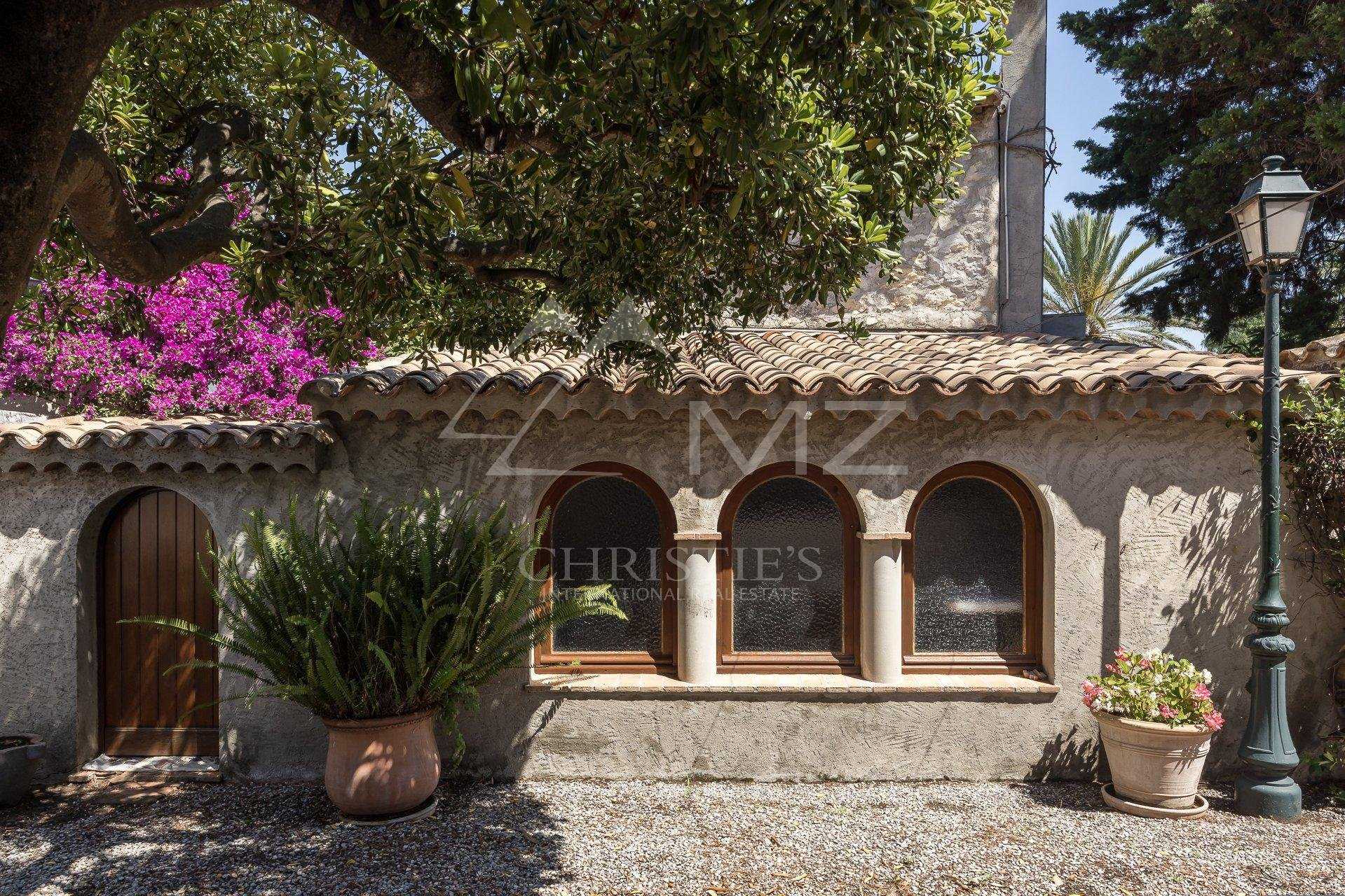 House in Juan-les-Pins, Provence-Alpes-Cote d'Azur 10774234