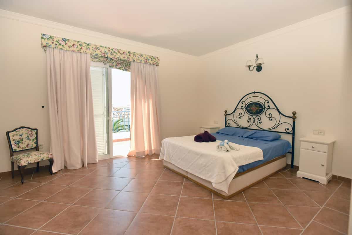 بيت في Marbella, Andalucía 10779104