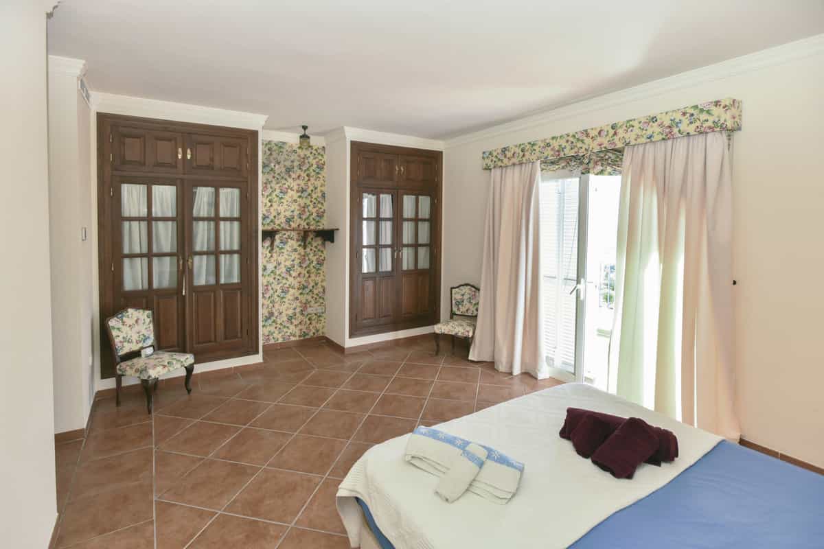 بيت في Marbella, Andalucía 10779104