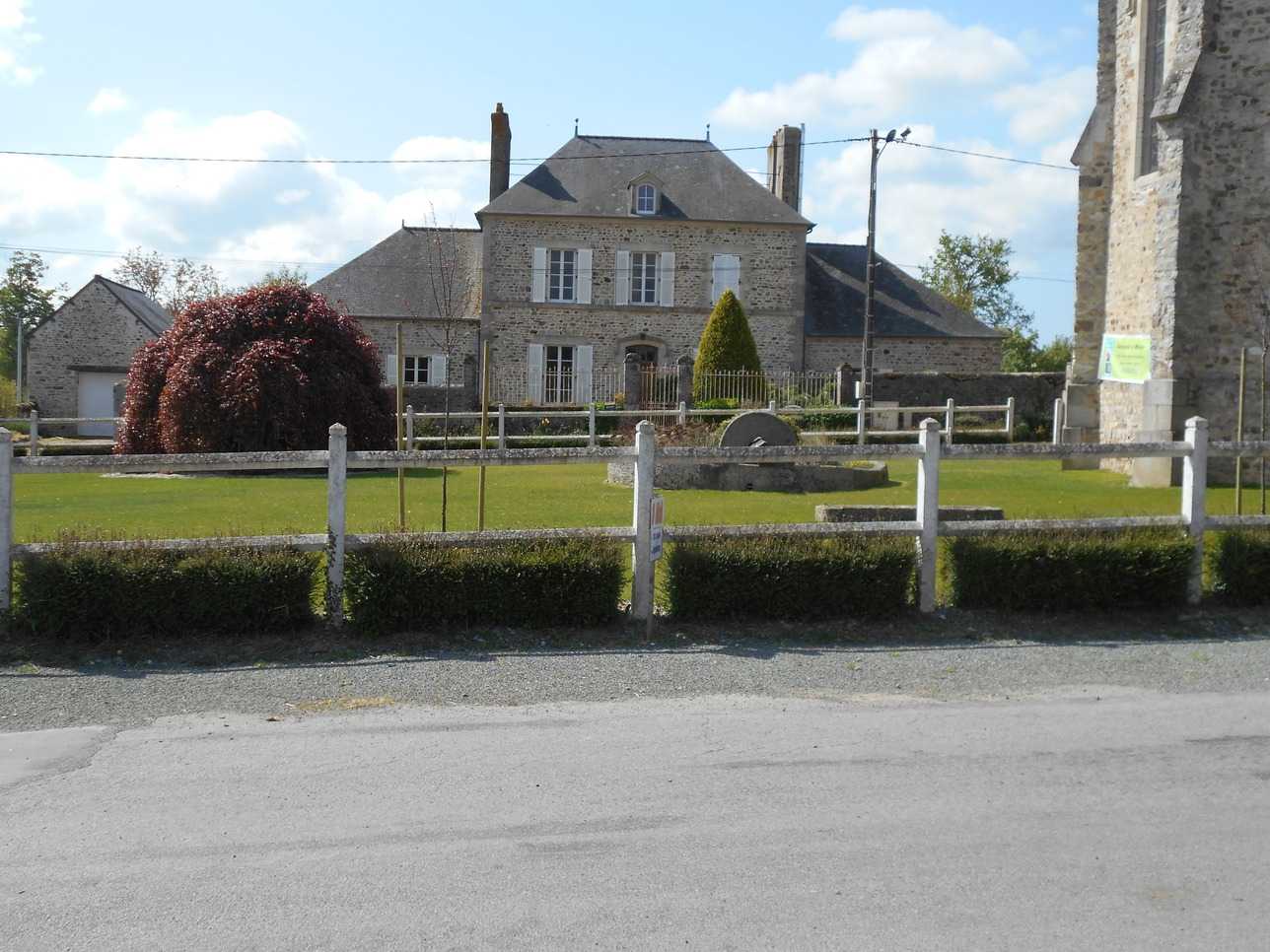 Haus im Pré-en-Pail-Saint-Samson, Pays de la Loire 10779314