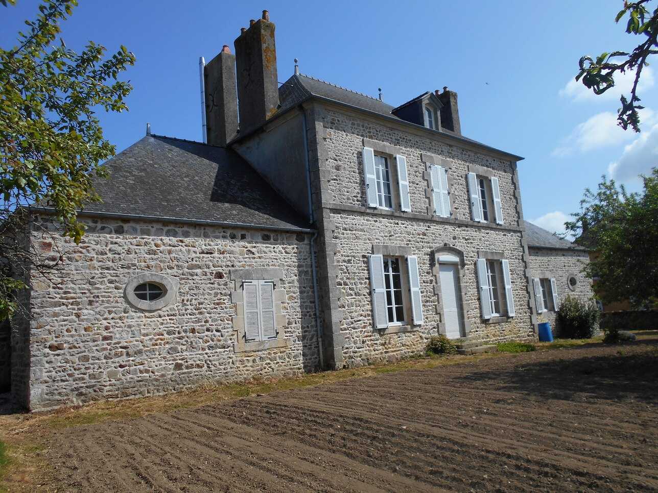 Haus im Pré-en-Pail-Saint-Samson, Pays de la Loire 10779314