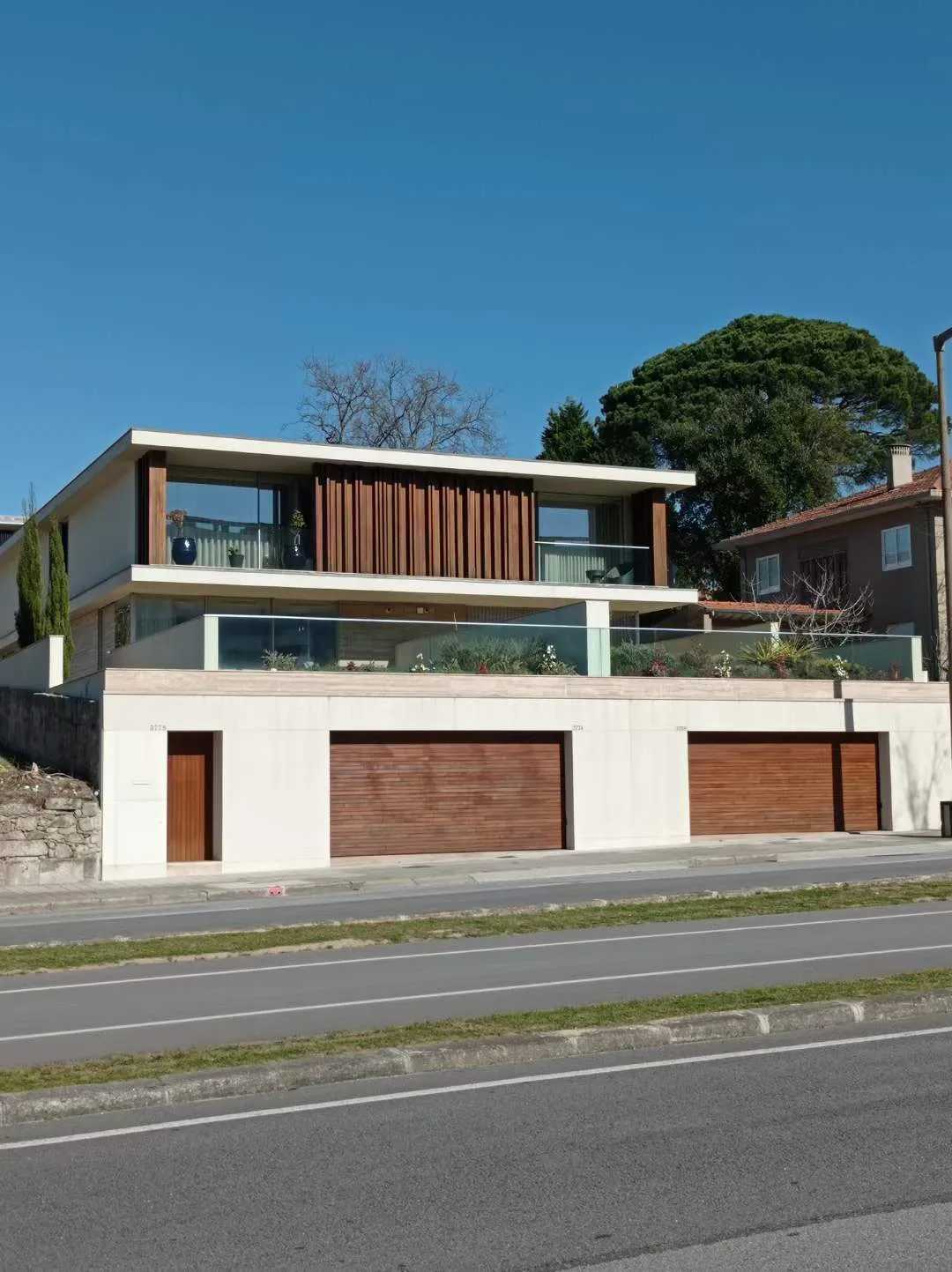 House in Pinheiro Manso, Avenida da Boavista 10779353