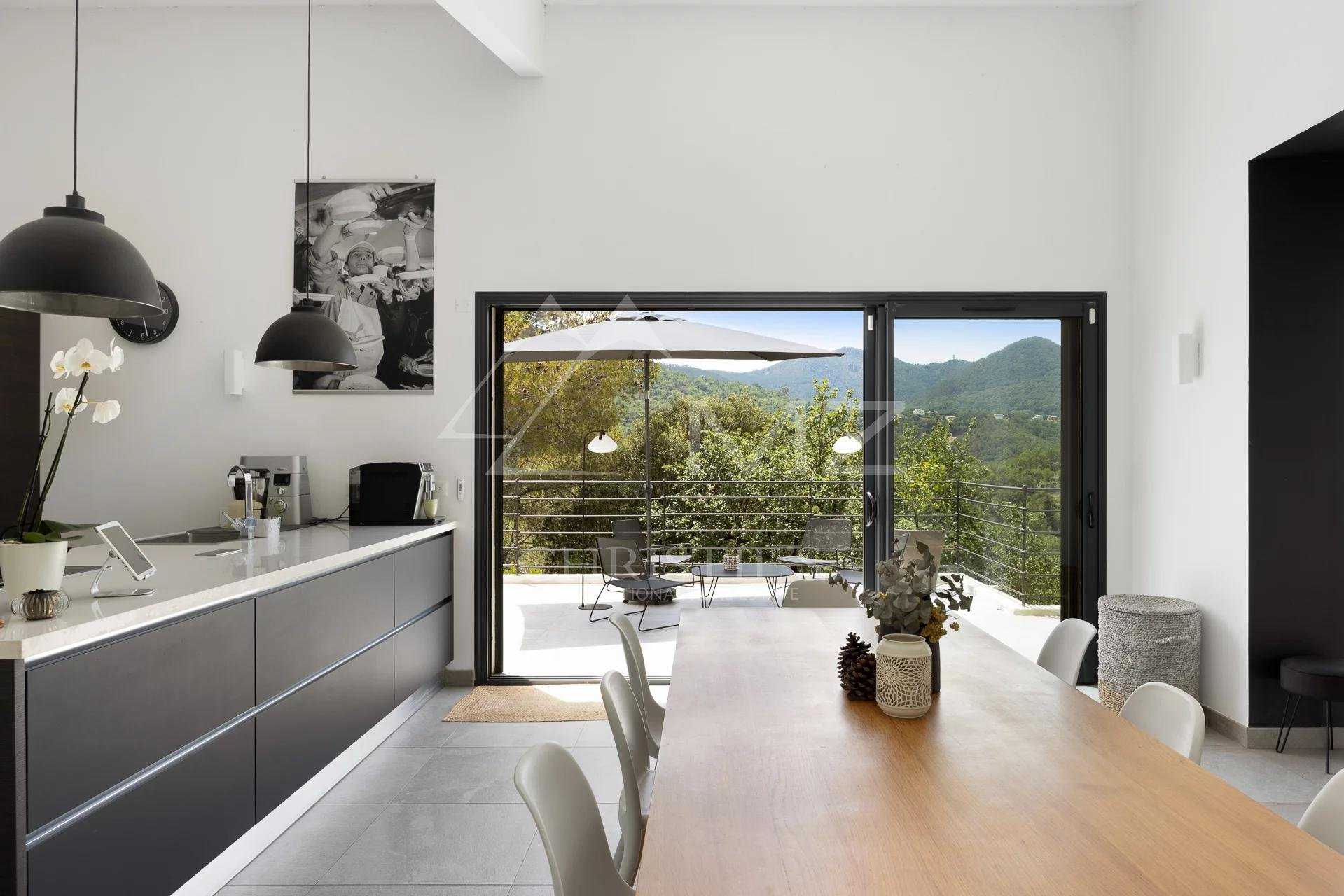 Hus i Tanneron, Provence-Alpes-Cote d'Azur 10780235