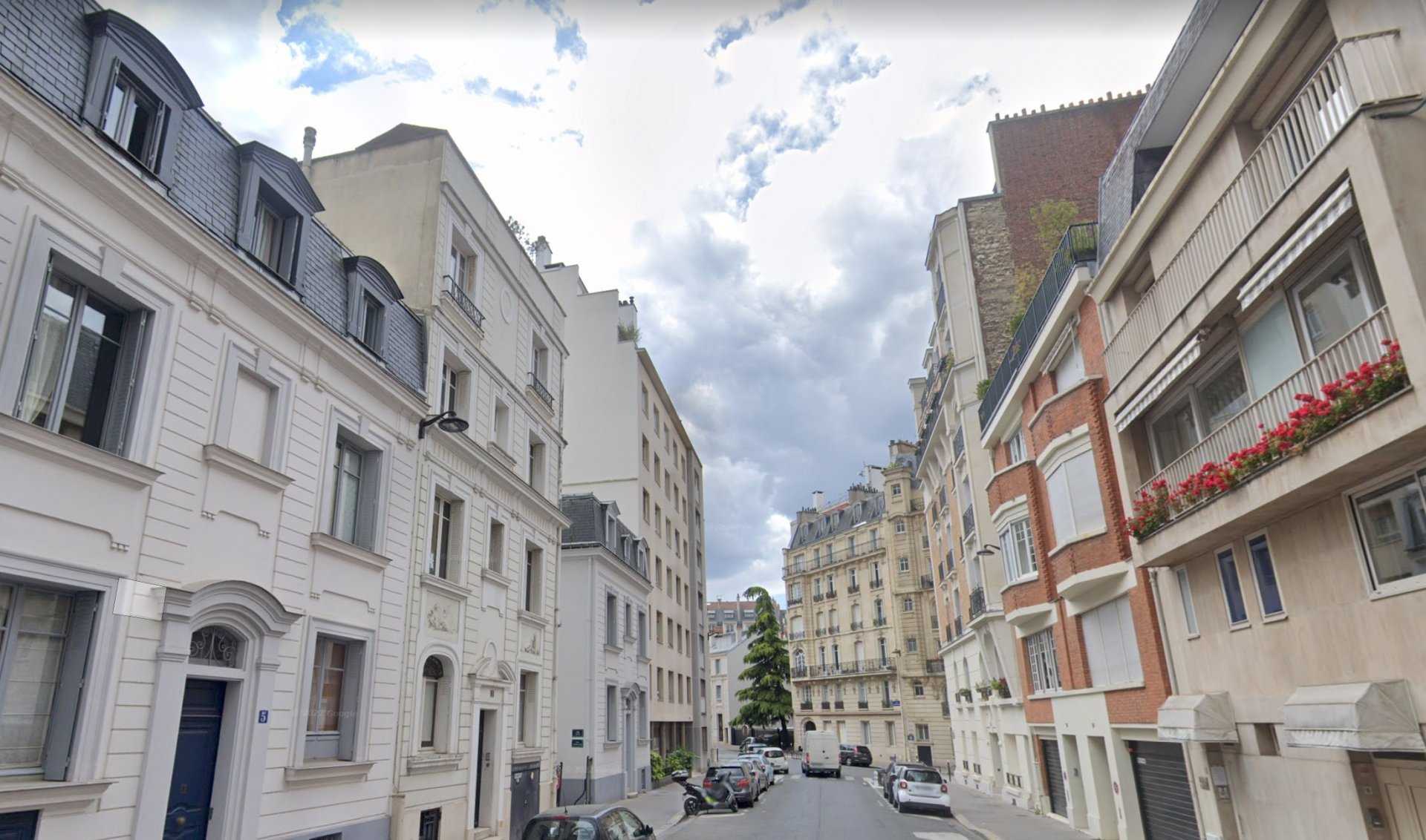 Condominium in Issy-les-Moulineaux, Ile-de-France 10780237