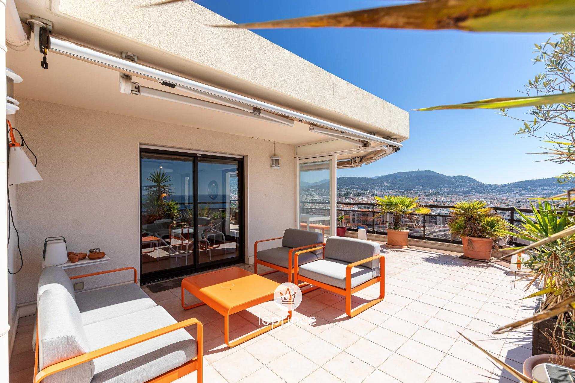 Condominium in Nice, Alpes-Maritimes 10780342