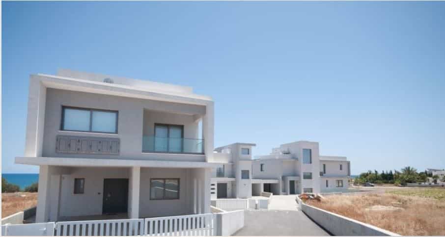 House in Perivolia, Larnaka 10780542