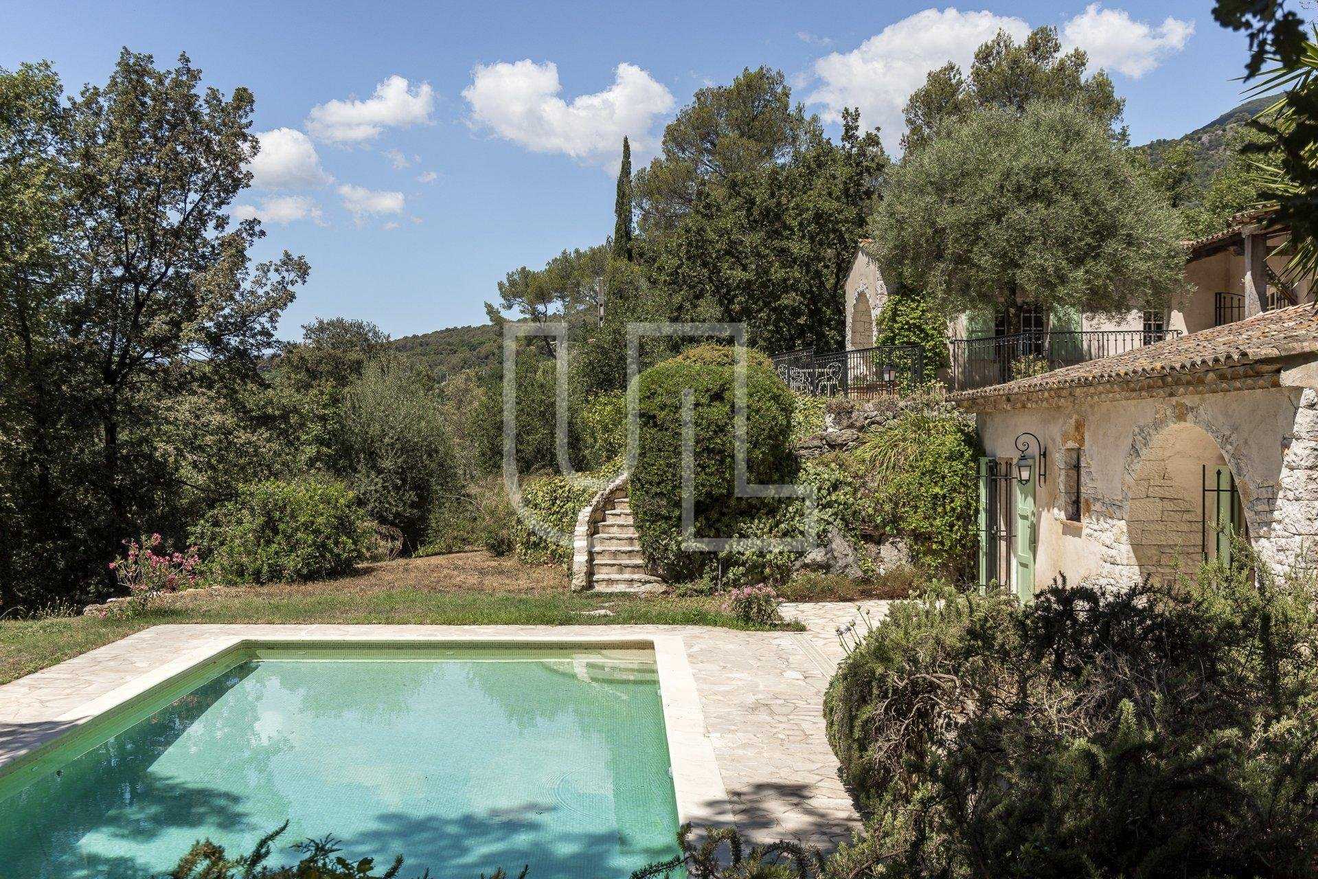 Huis in Tourrettes-sur-Loup, Provence-Alpes-Côte d'Azur 10782383