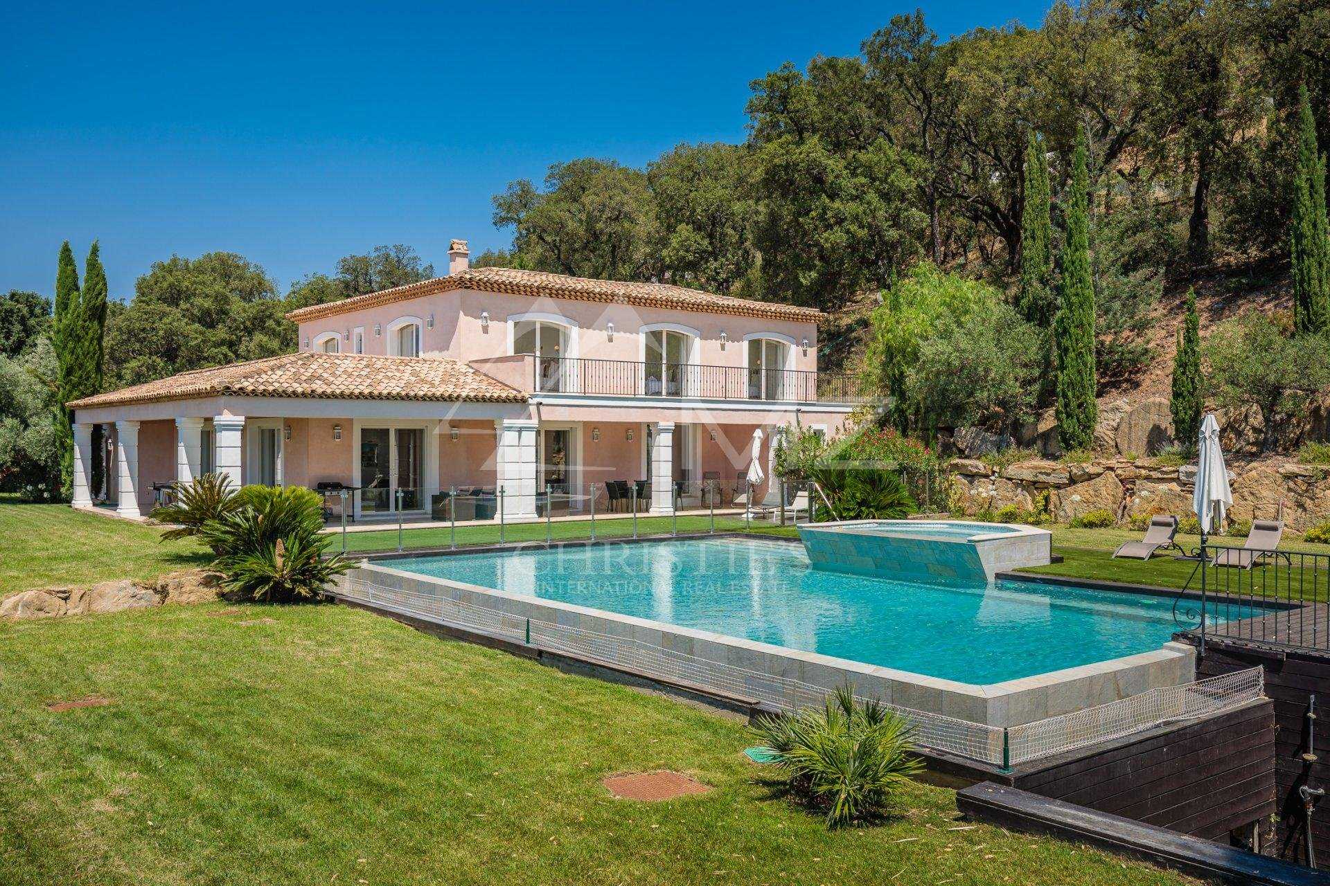 房子 在 Le Plan-de-la-Tour, Provence-Alpes-Cote d'Azur 10782400