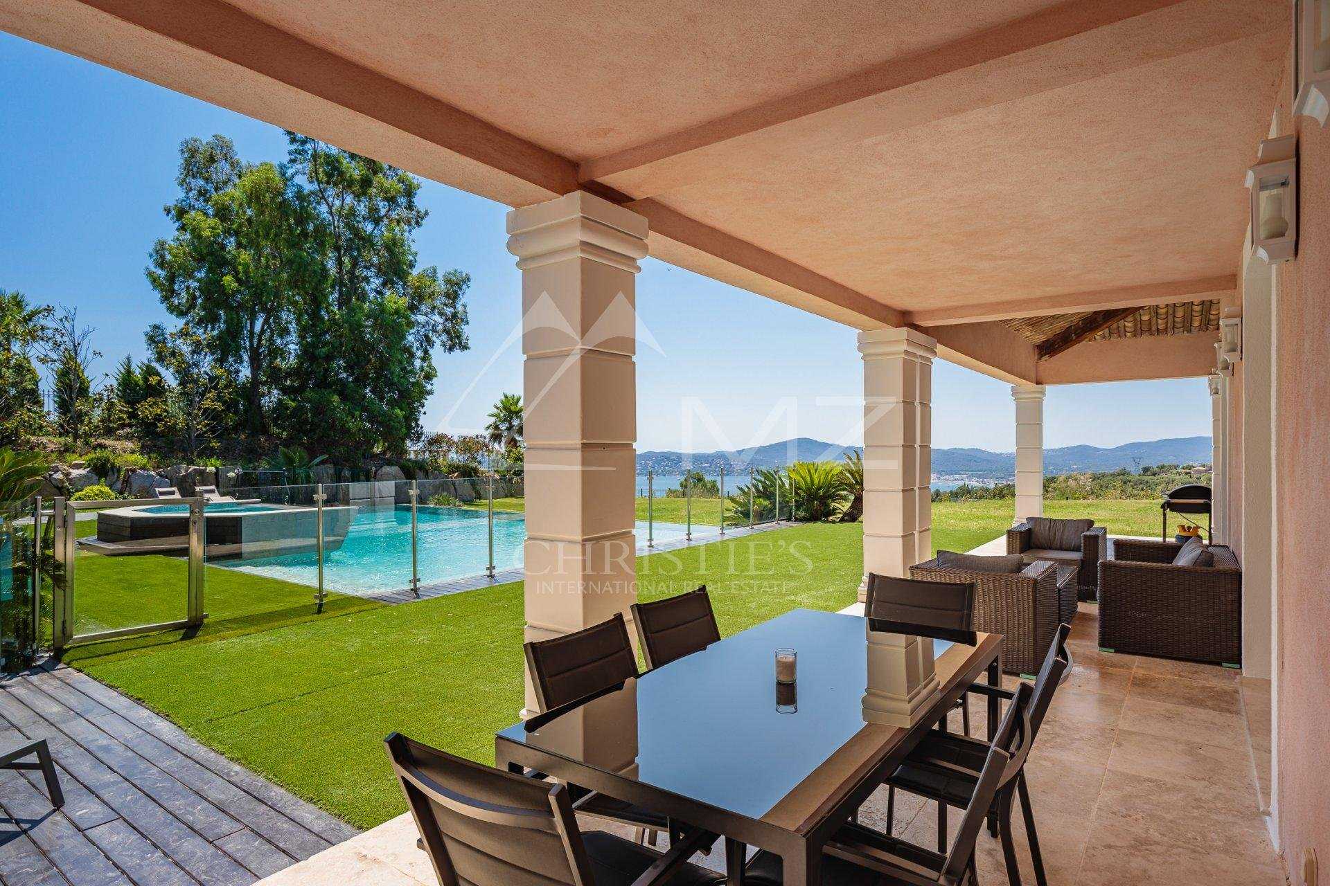 Huis in Le Plan-de-la-Tour, Provence-Alpes-Cote d'Azur 10782400