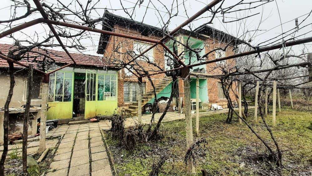 بيت في نوفغراد, حيلة 10782550