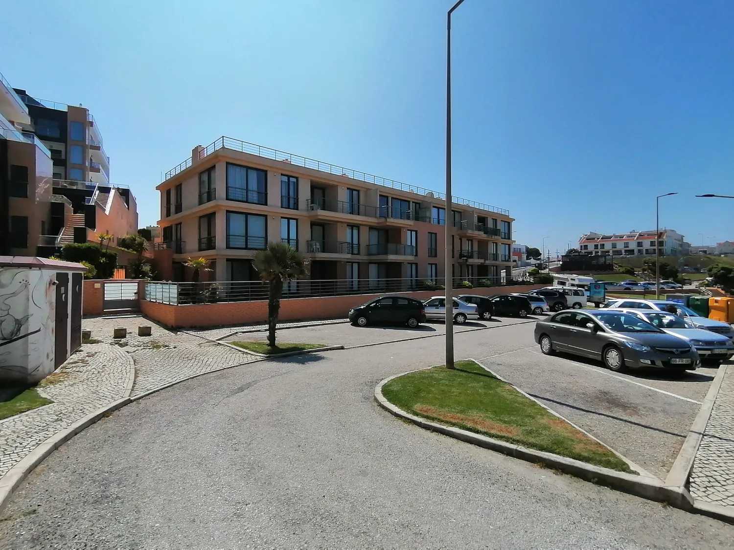 Condominium in Praia da Lourinha, Lissabon 10783015