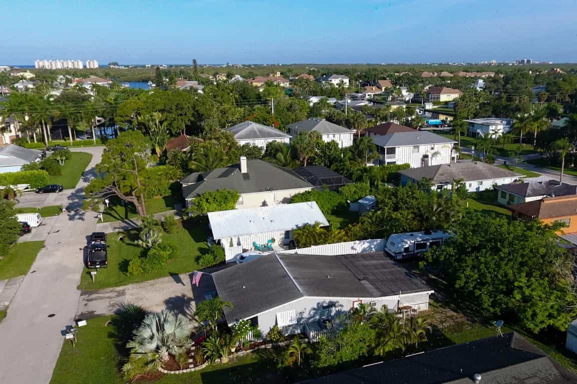 House in Bonita Springs, 4436 Little Hickory Road 10785158