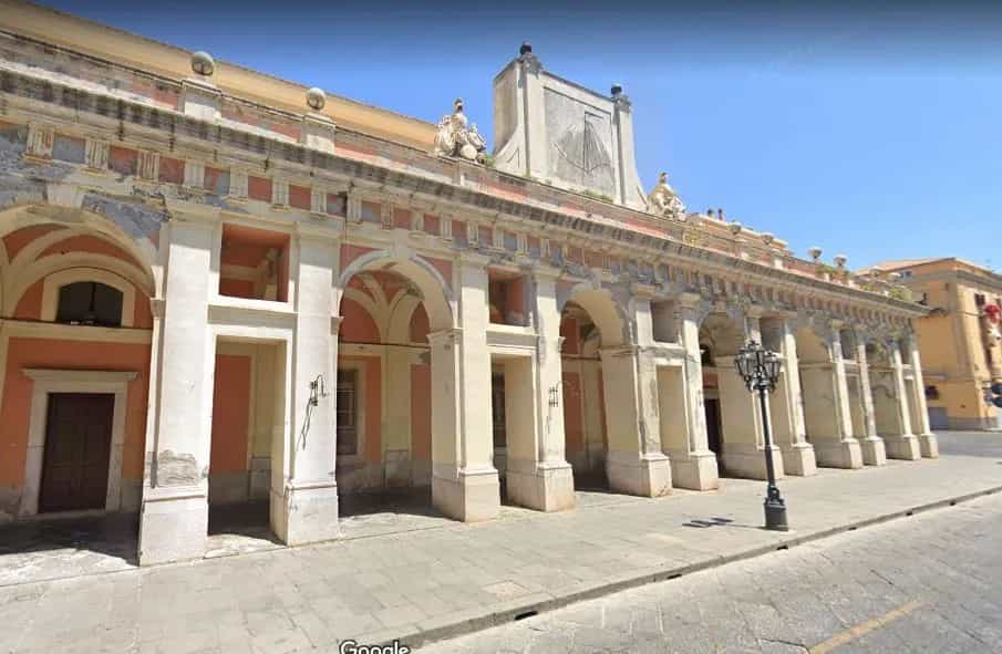 Hus i Gaeta, Piazza Generale Traniello 10785174