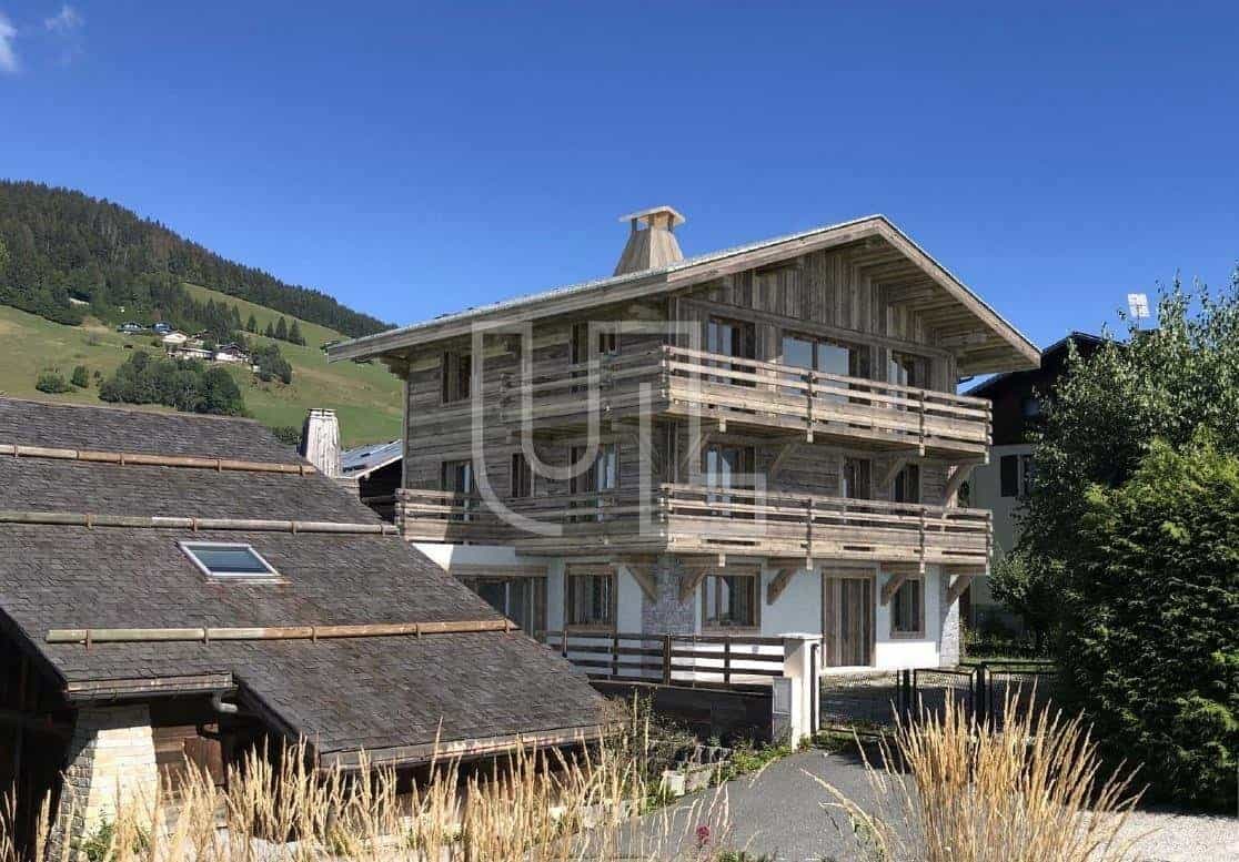 House in Megeve, Auvergne-Rhone-Alpes 10785255