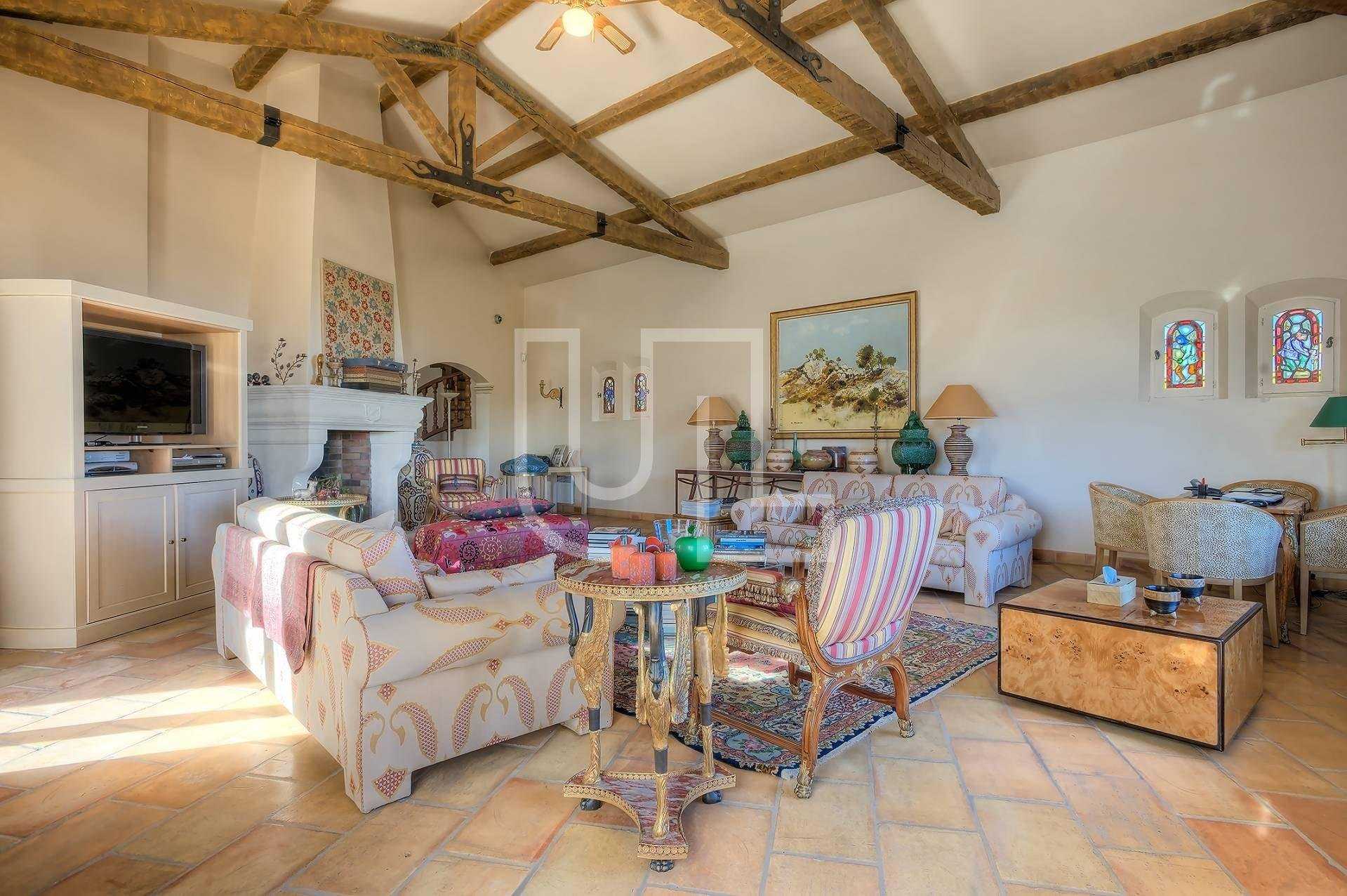 Talo sisään Vallauris, Provence-Alpes-Cote d'Azur 10785268