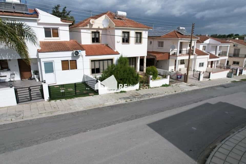 Haus im Aradippou, Larnaka 10785302