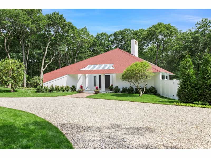 House in East Quogue, New York 10785345
