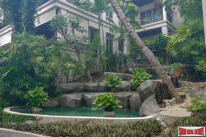 Condominium dans Ban Kata, Phuket 10786406
