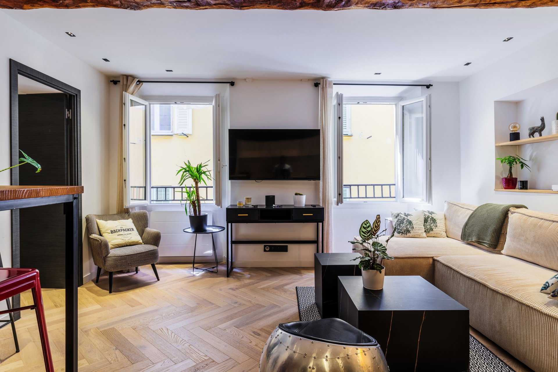 Condominium in Nice, Provence-Alpes-Cote d'Azur 10786731