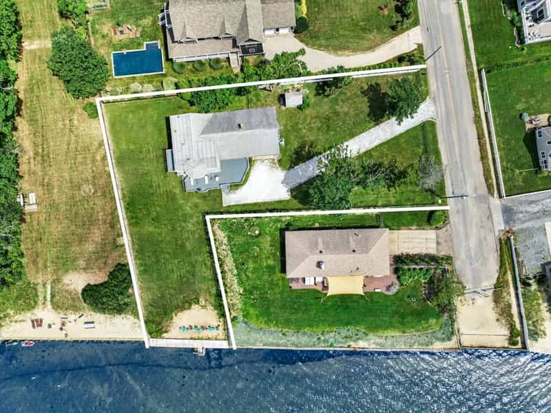 House in Bellview Beach, New York 10786778