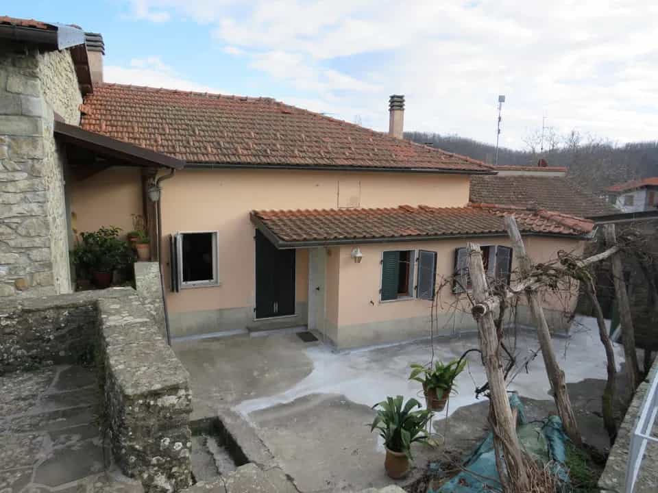 Rumah di Pontremoli, Tuscany 10786882