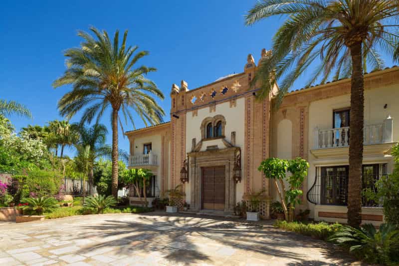 Residential in Marbella, 43 Calle Sierra Blanca 10787015