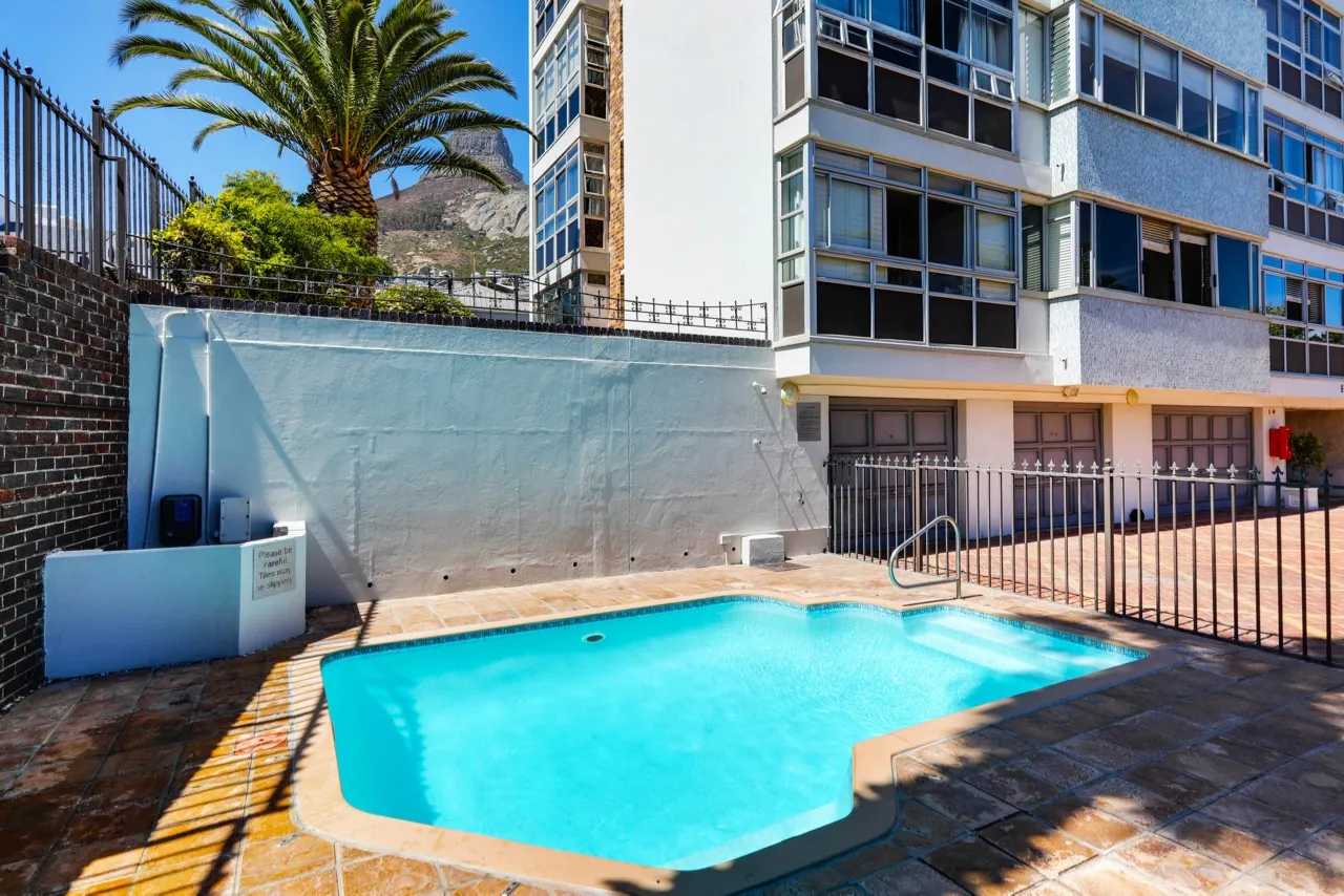 Condominium in Cape Town, 115 Victoria Road 10787072