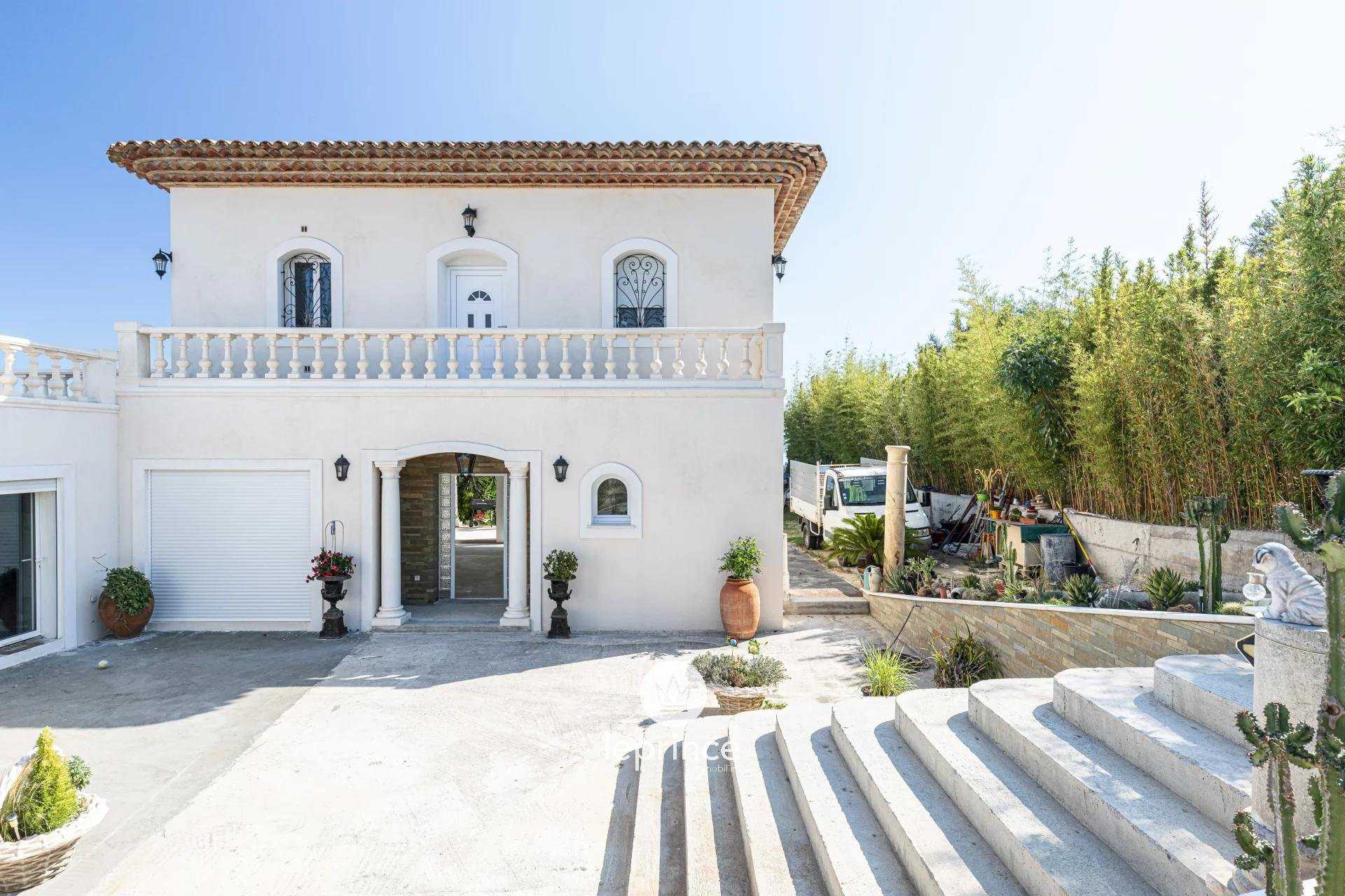 House in Saint-Roman, Provence-Alpes-Cote d'Azur 10787074