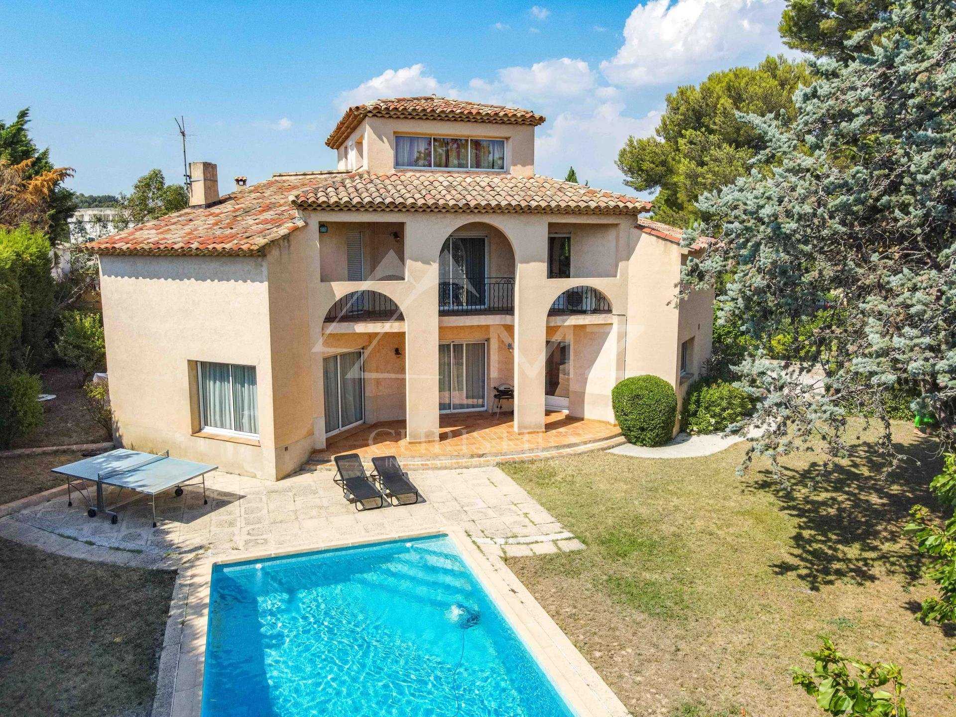 House in Aix-en-Provence, Provence-Alpes-Cote d'Azur 10787106
