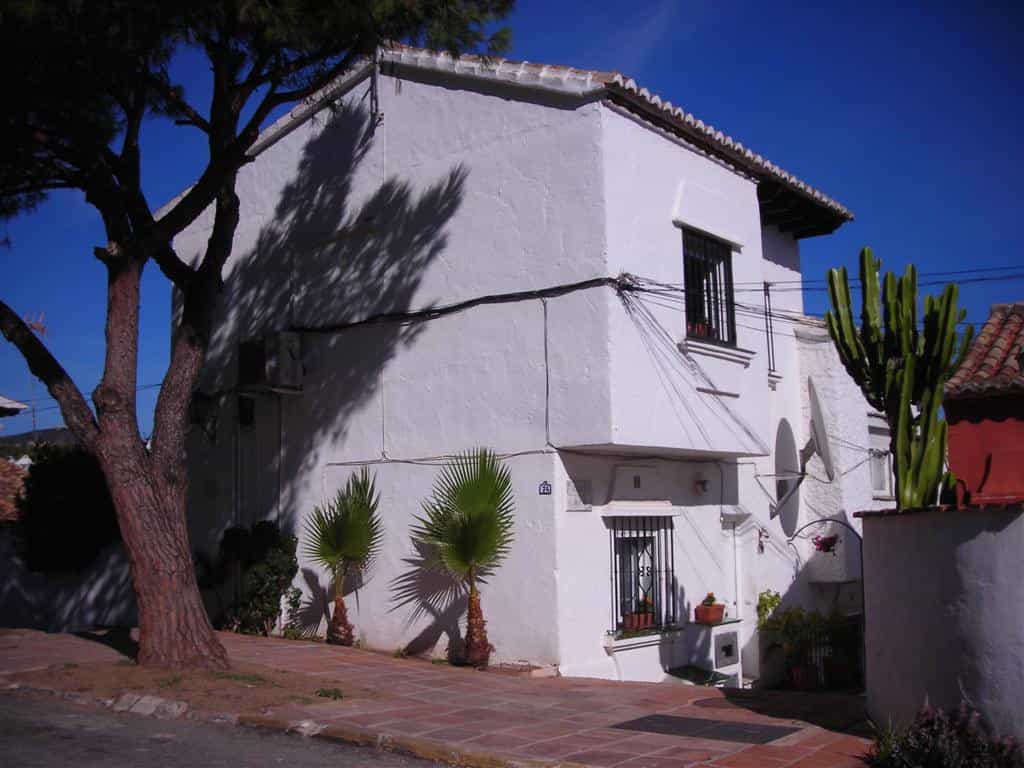 Andere in Ojen, Andalusië 10788096