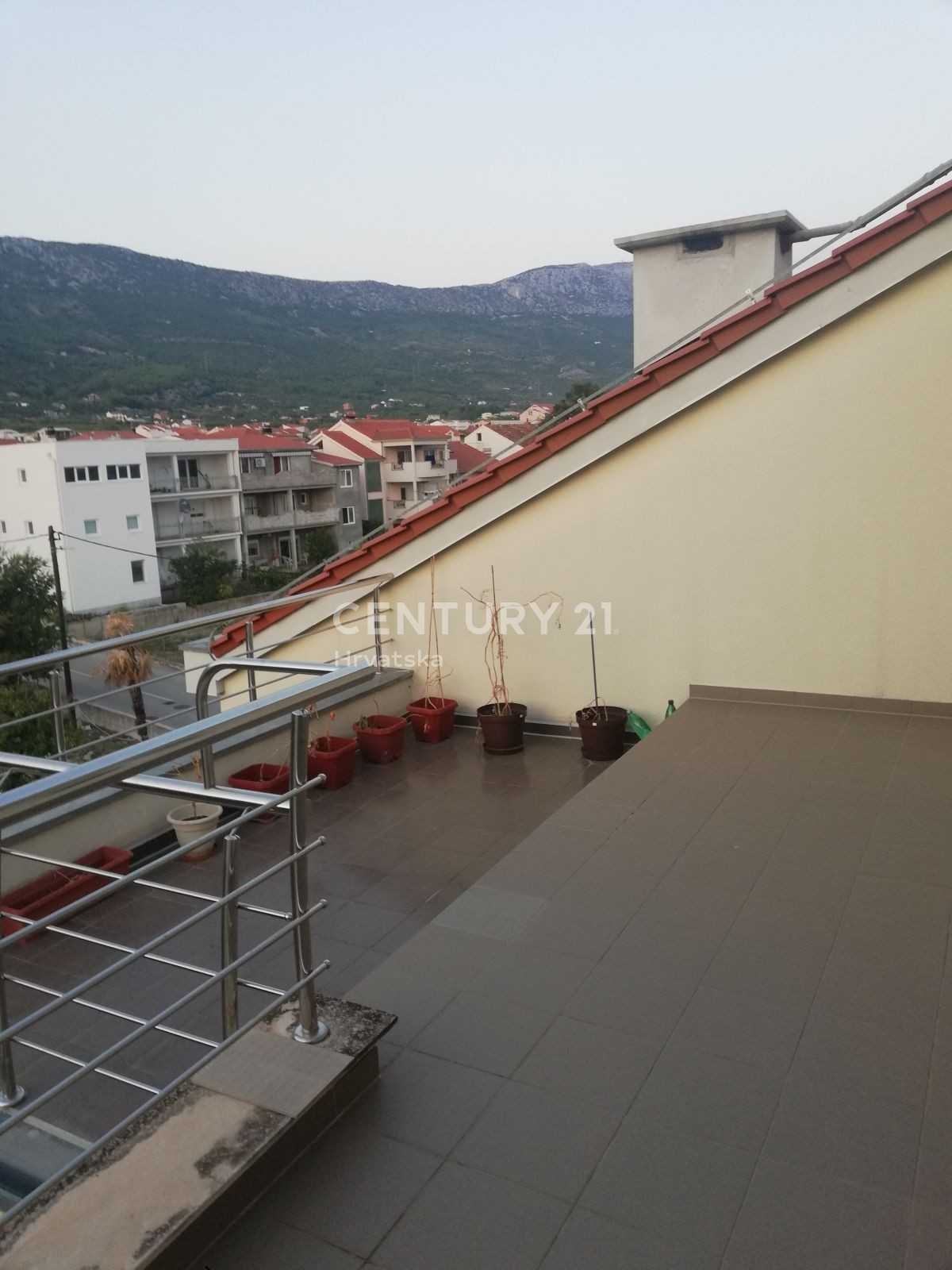 公寓 在 Kaštel Lukšić, Split-Dalmatia County 10789034
