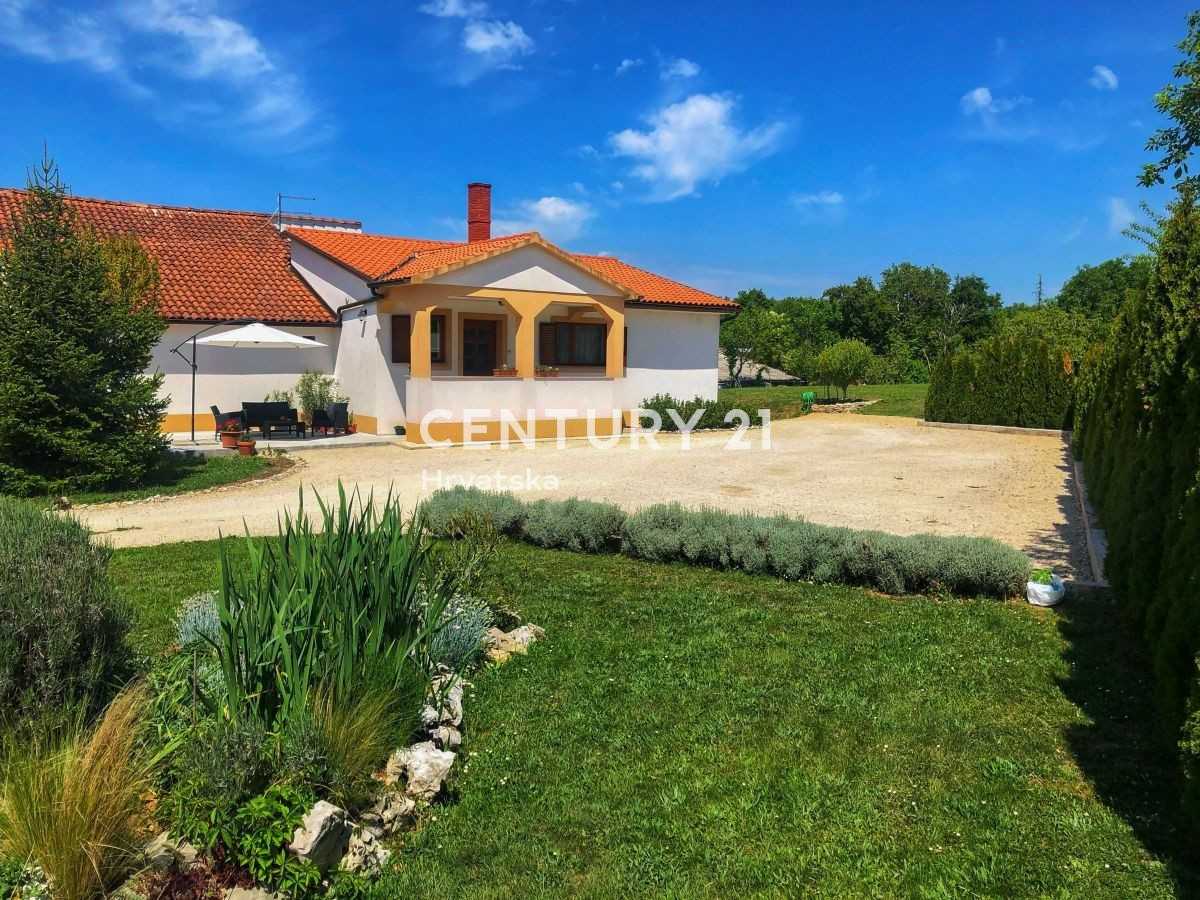 σπίτι σε Gračišće, Istria County 10789049