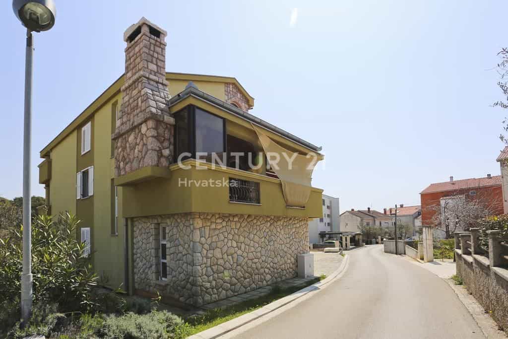 بيت في Zadar, Zadar County 10789087
