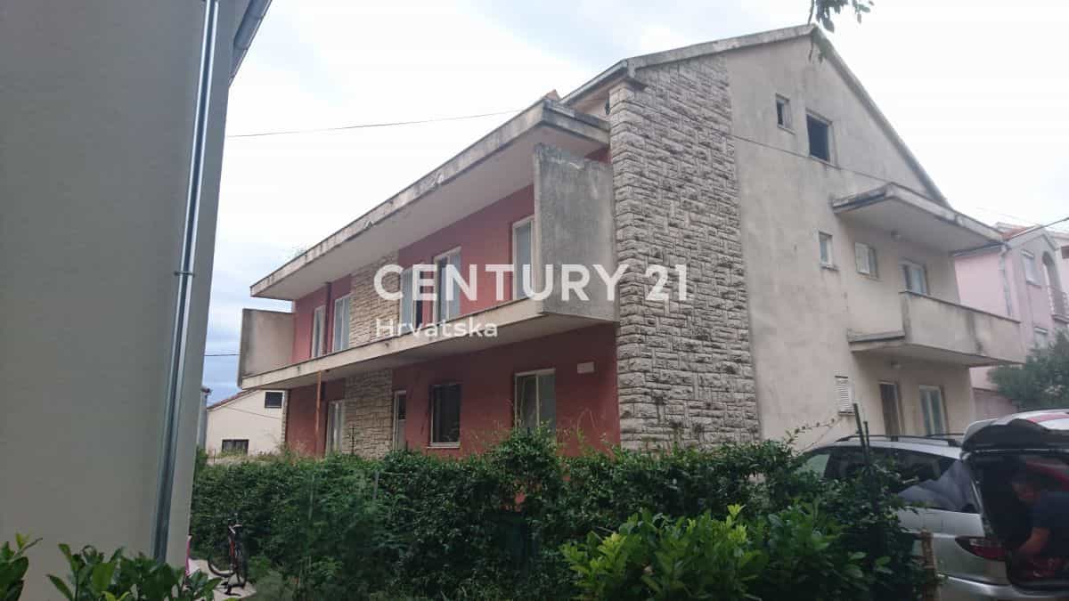 casa en Sveti Filip i Jakov, Zadarska županija 10789092