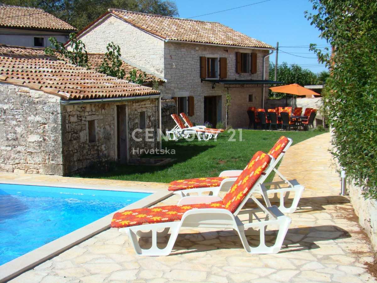 σπίτι σε Kaštelir, Istria County 10789149