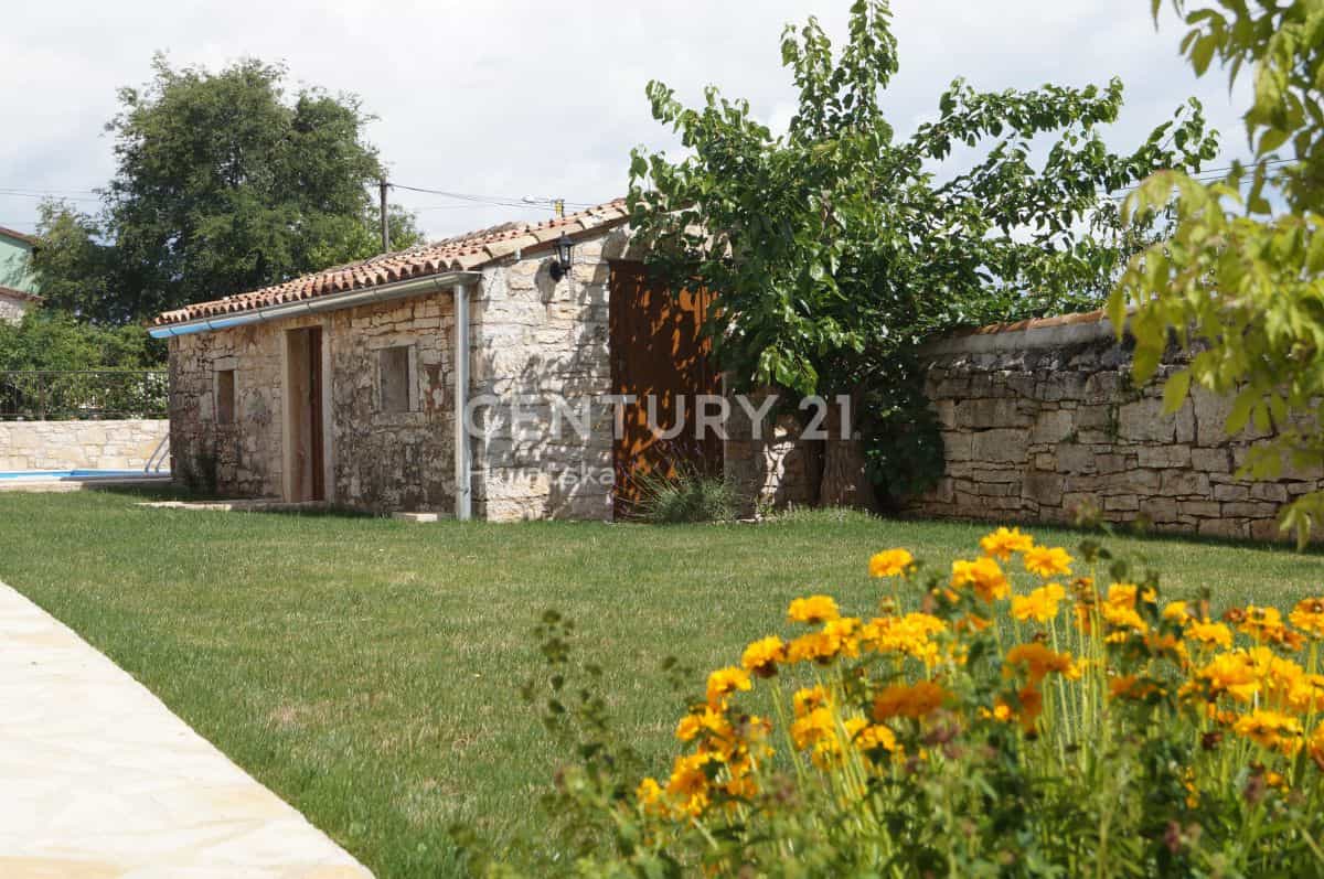 σπίτι σε Kaštelir, Istria County 10789149