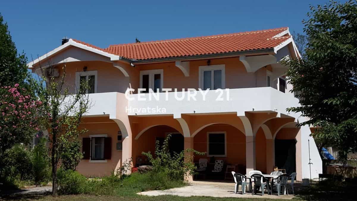 房子 在 Privlaka, Zadar County, Zadar County 10789182