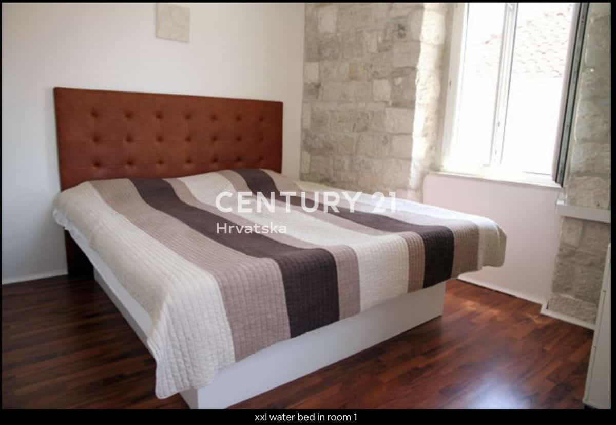 Condominium in Trogir, Split-Dalmatia County 10789184