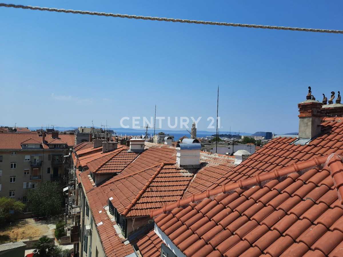 Condominium in Split, Split-Dalmatia County 10789283