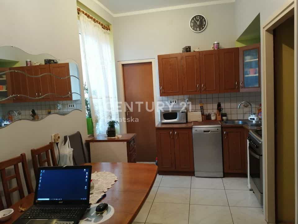 Condominium dans Opatija, Primorsko-Goranska Zupanija 10789316