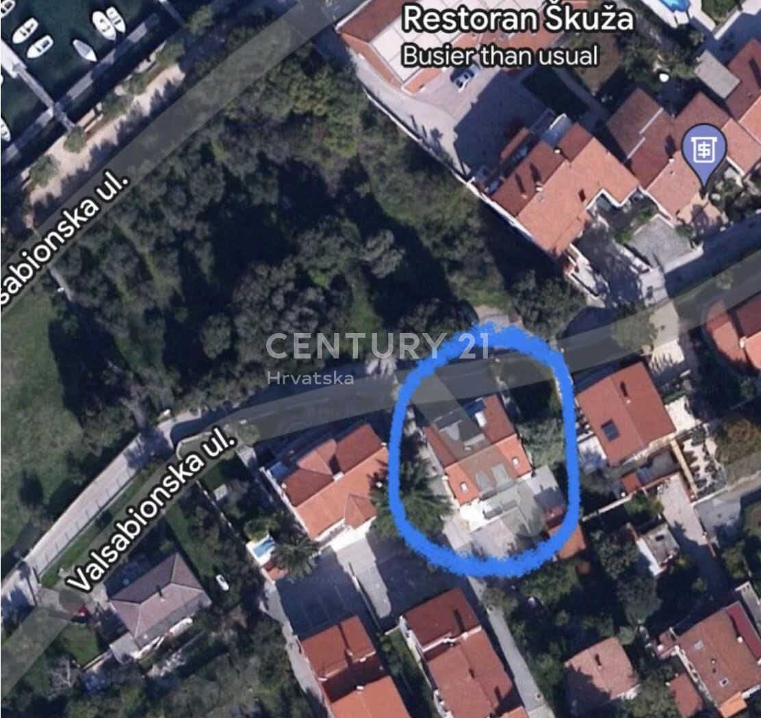 Condominium in Pula, Istria County 10789320