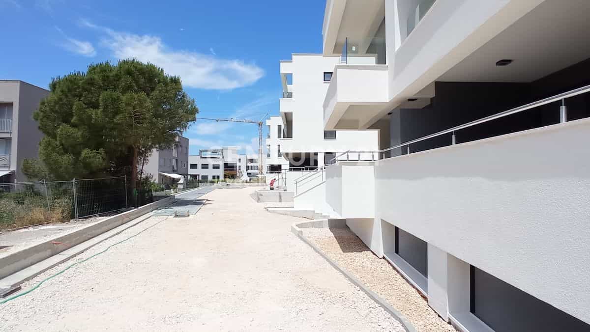 Condominium dans Zadar, Zadar County 10789385