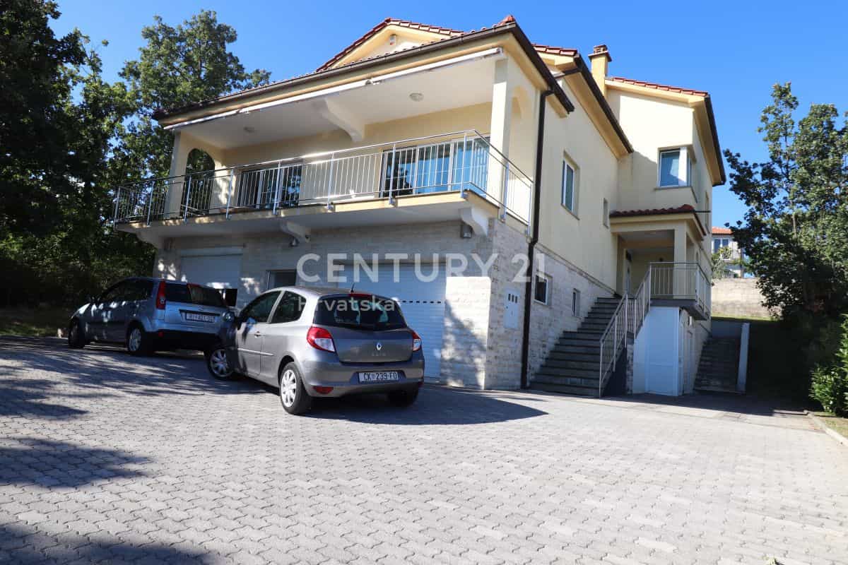 房子 在 Trsat, Primorsko-Goranska Zupanija 10789418