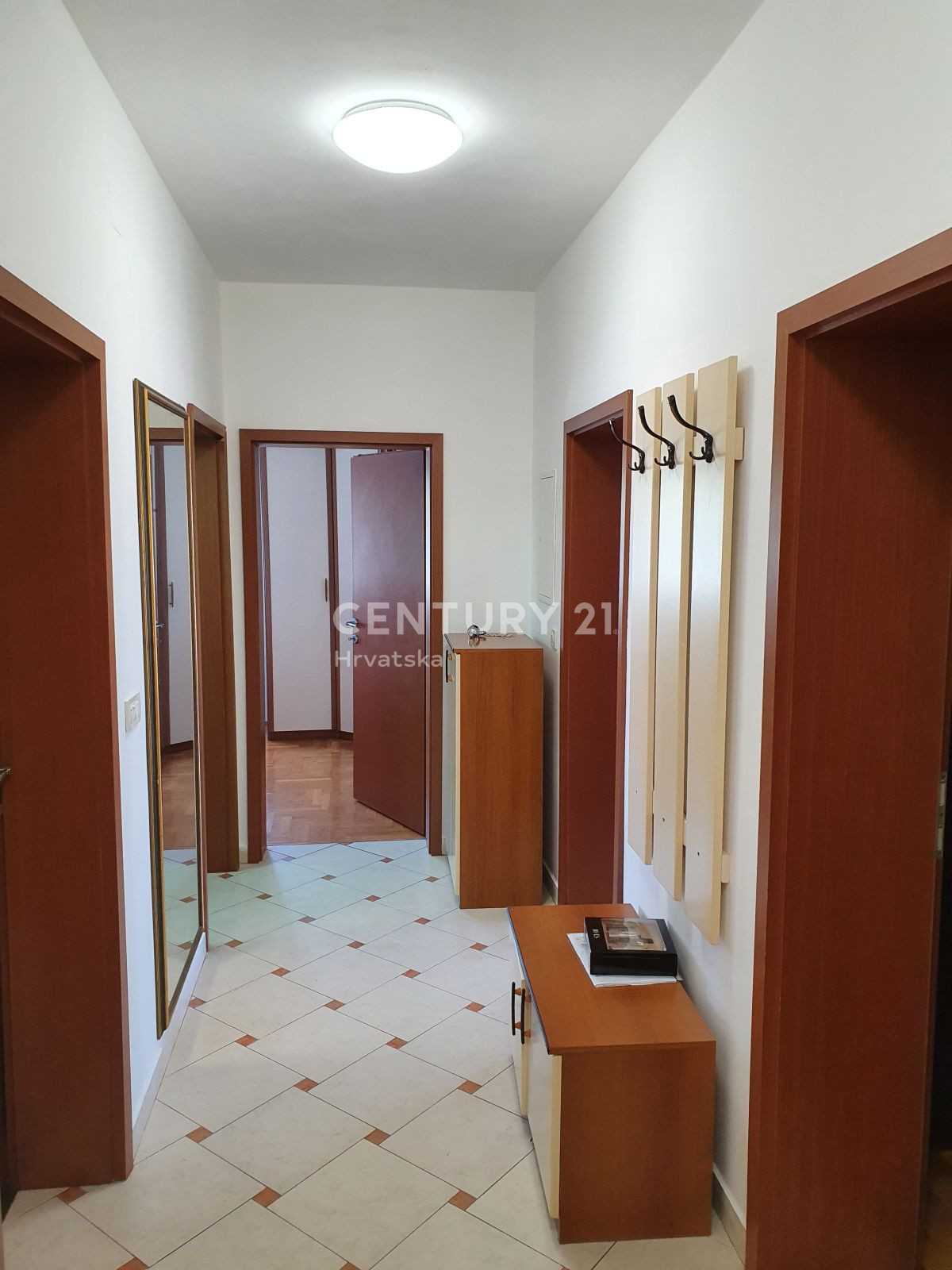 Condominium in Rijeka, Primorje-Gorski Kotar County 10789475