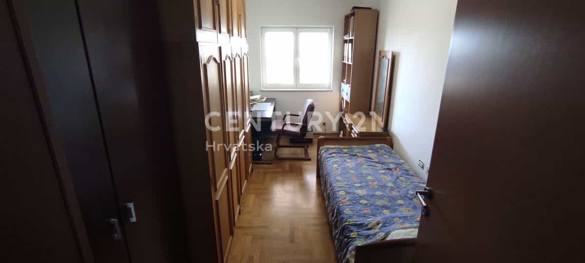 Condominium in Rijeka, Primorje-Gorski Kotar County 10789475
