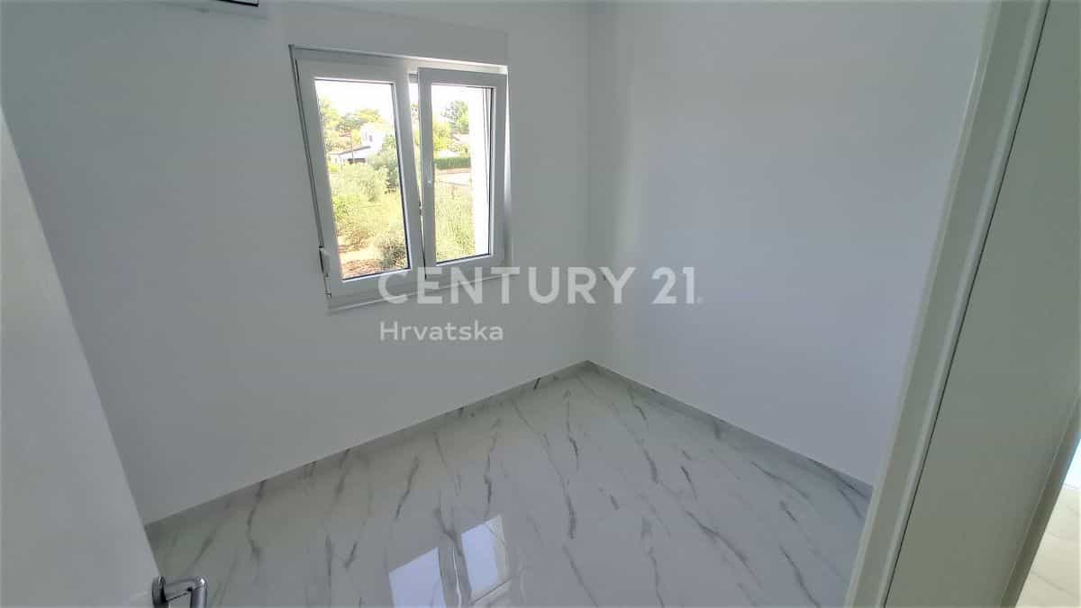 Condominium in Vir, Zadar County 10789485