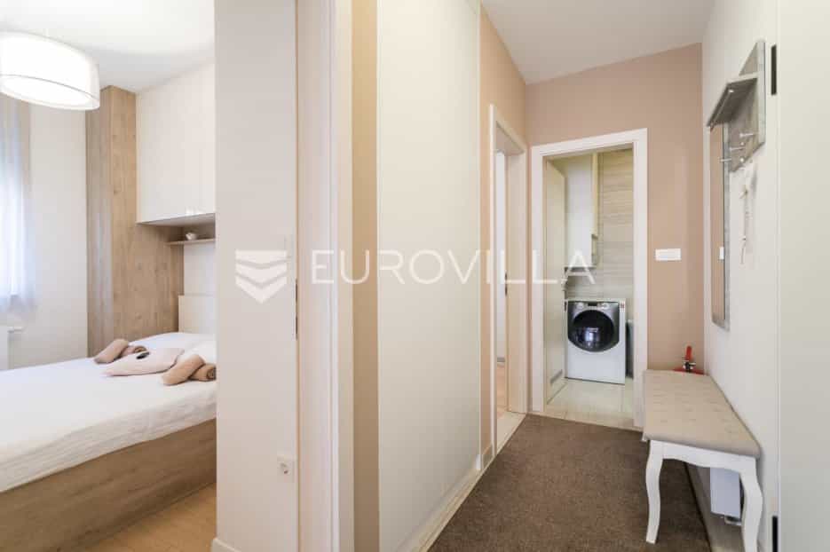 公寓 在 Zagreb,  10789505
