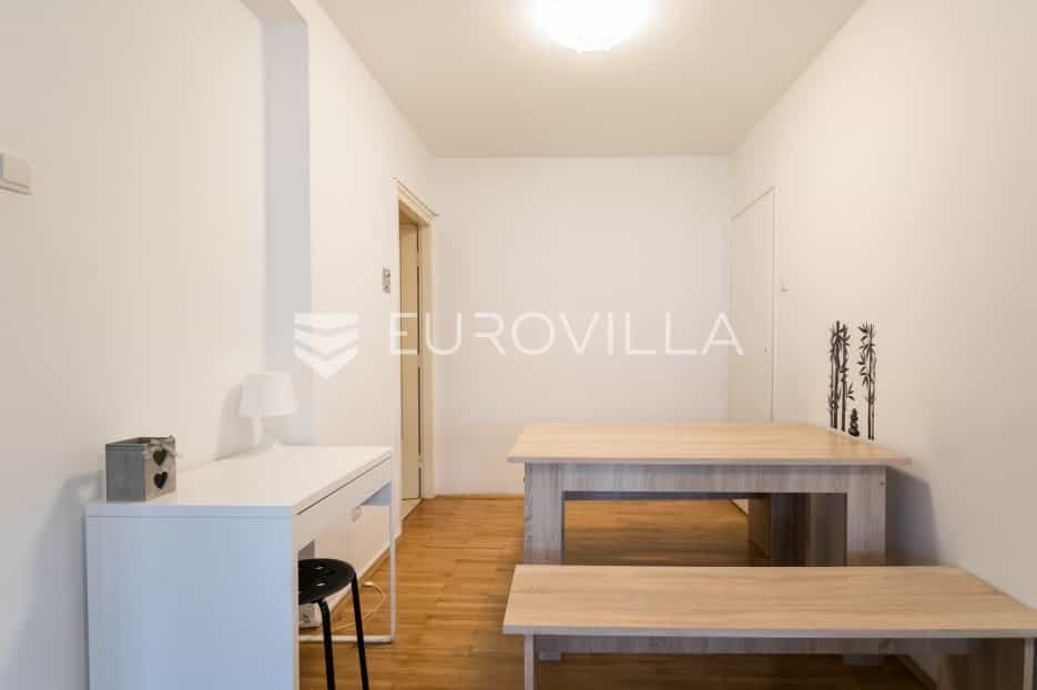 Condominium in Zagreb,  10789794
