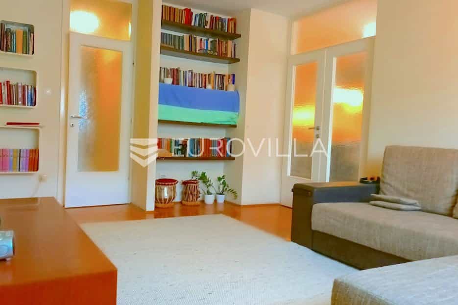 Condominium in Split, Splitsko-Dalmatinska Zupanija 10789912